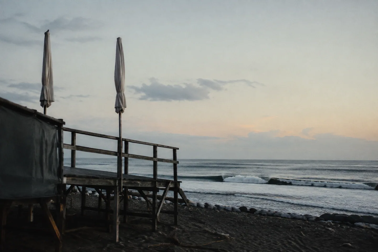Visual editorial budaya surf Indonesia